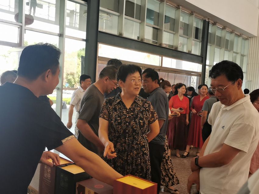 点击查看实际尺寸<br>标题：名流村酒业 阅读次数：908